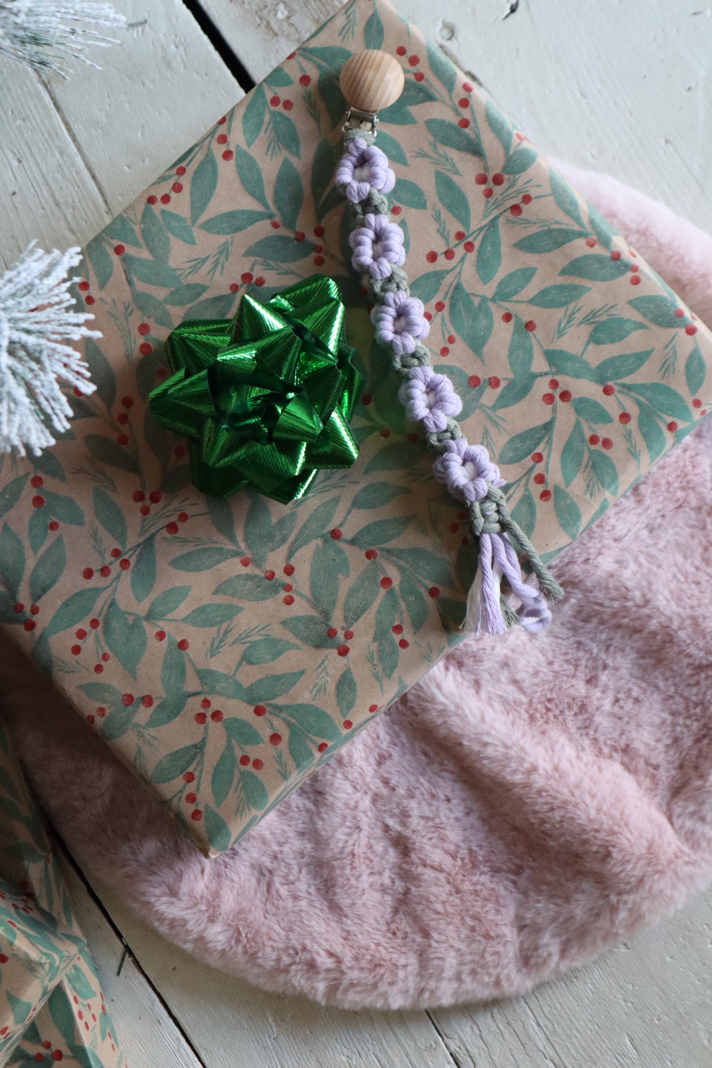 Daisy Pacifier Clip