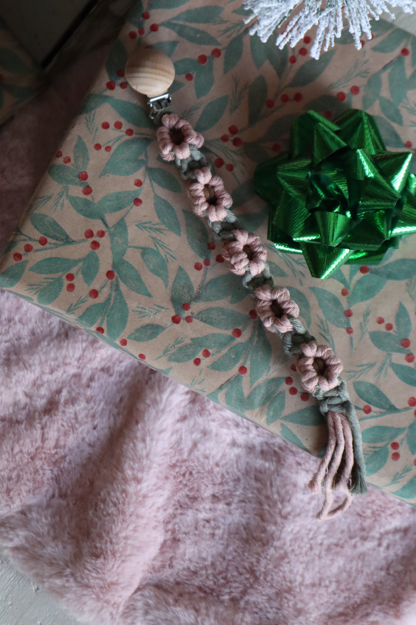 Daisy Pacifier Clip