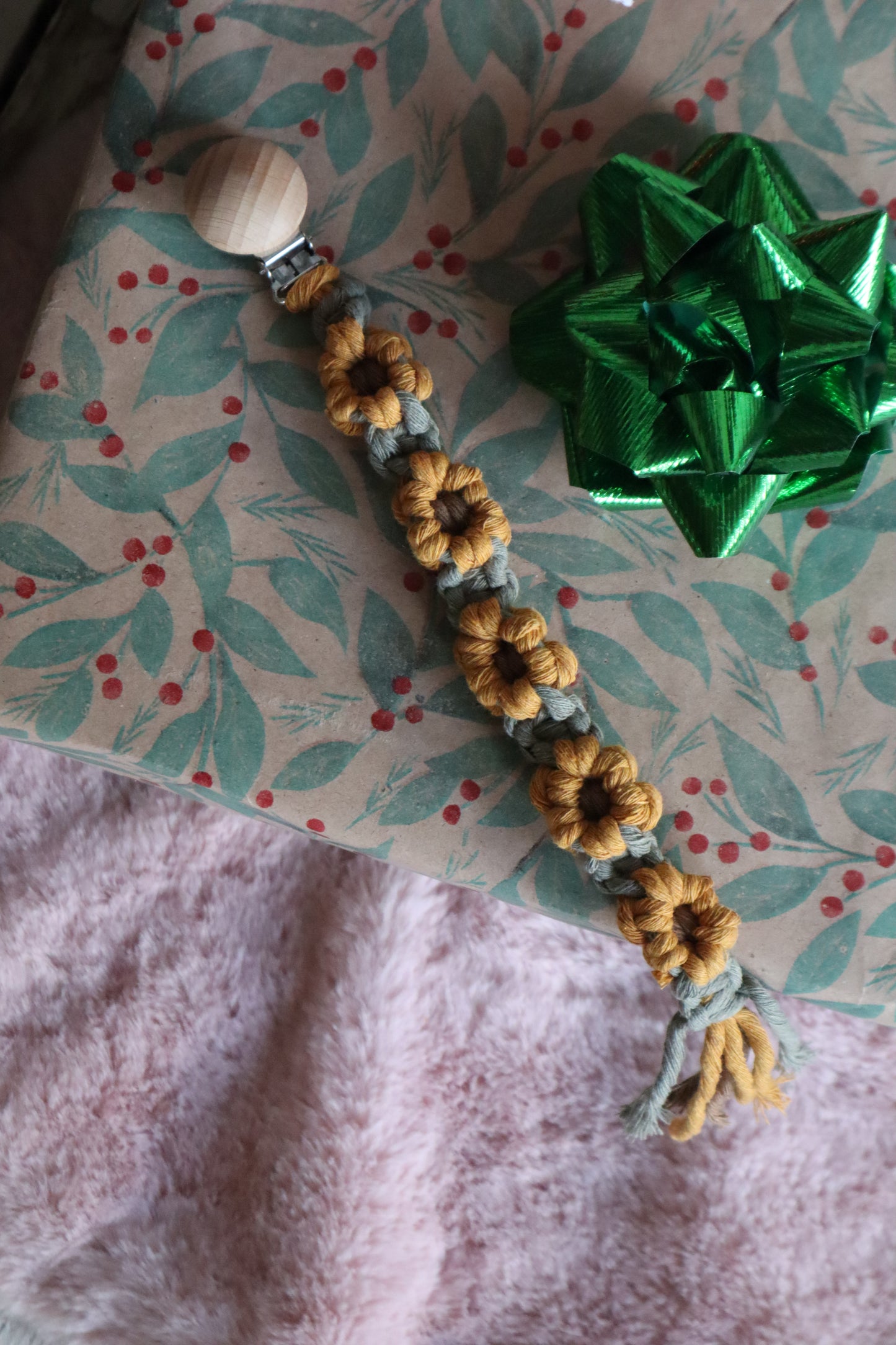 Daisy Pacifier Clip