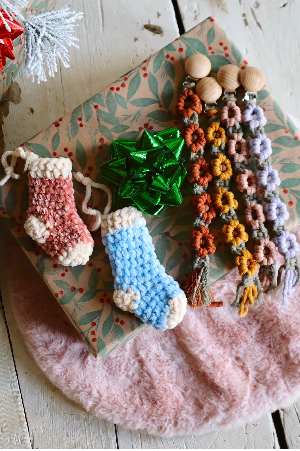 Daisy Pacifier Clip